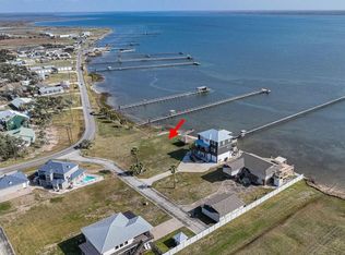 101 Smith Cove Rd, Rockport, TX 78382