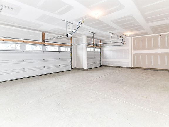 5th image of 163 Edmund Cir
