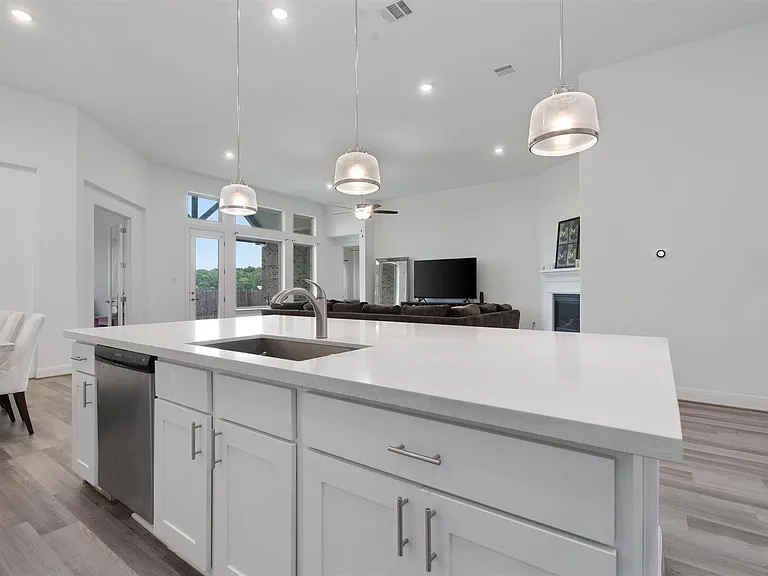 504 Pulitzer Dr — Photo 14