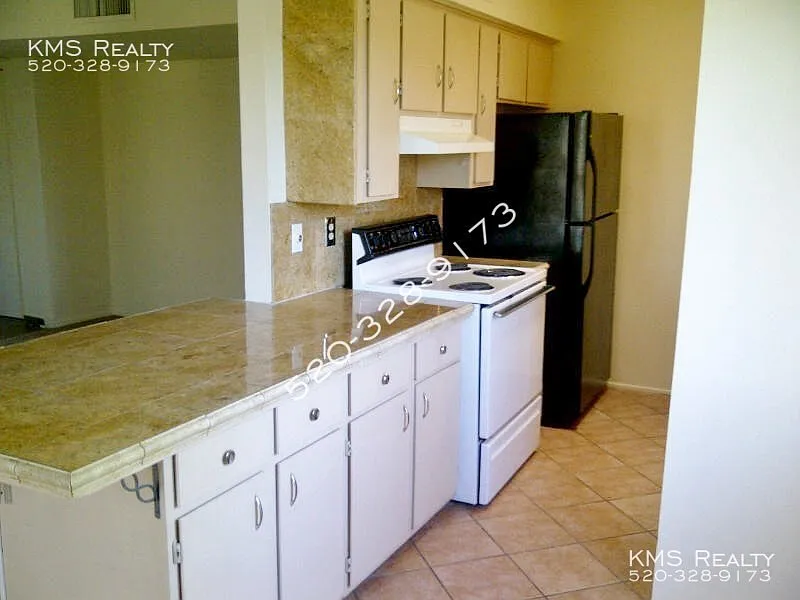 2 Bedroom 1 Bath Condo (Owner/Agent) — Photo 3