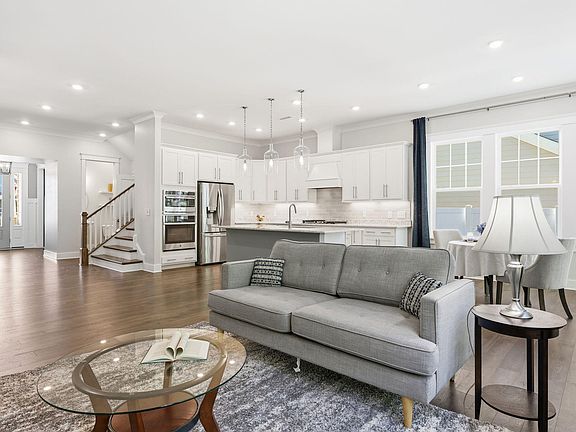3rd image of 225 Rostova Way