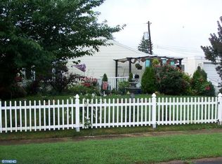 20 Stream Ln, Levittown, PA 19055