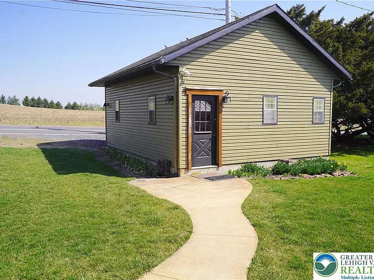 9020 Schantz Rd — Photo 26