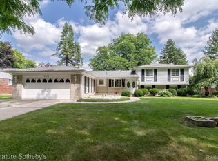 6336 Emerald Lake Dr, Troy, MI 48085