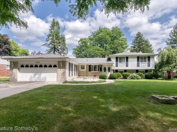 6336 Emerald Lake Dr, Troy, MI 48085