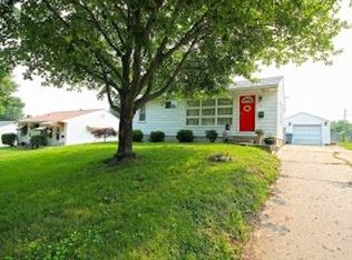 14 4th Dr, Decatur, IL 62521