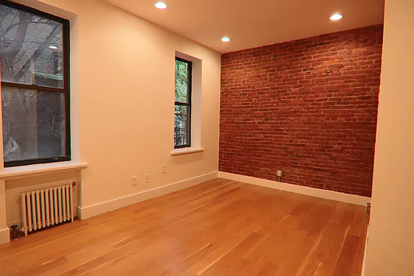 Rented by PMG Real Estate  | media 17