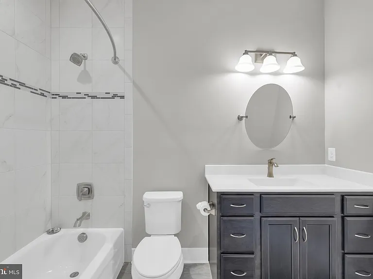 2233 N Underwood St — Photo 37