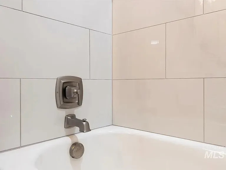 139 Goodall St — Photo 10