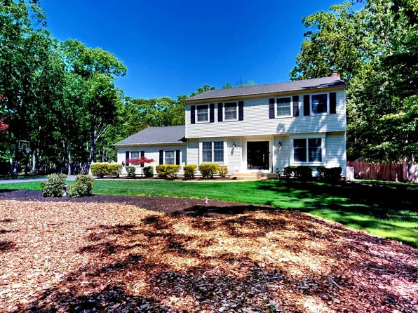 3 Colonial Ct, Medford, NJ 08055