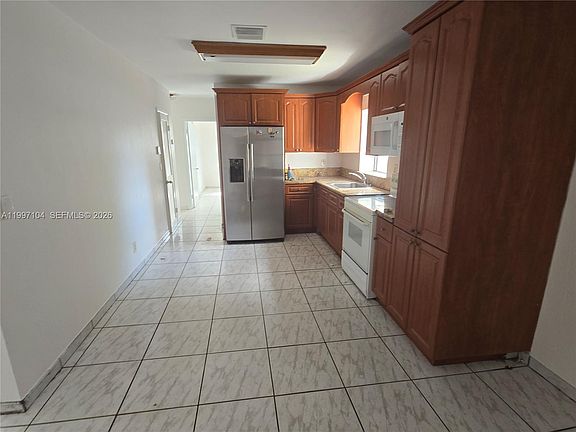 4th image of 7840 SW 23rd St