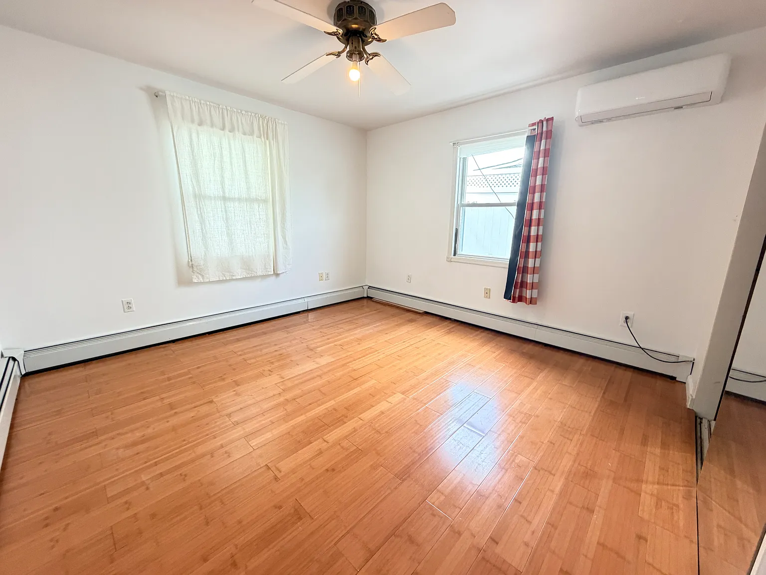 4 bed, 1636 sqft, $4,650 — Photo 4