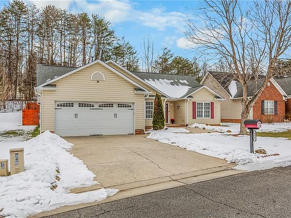 4th image of 898 Winterside Ln