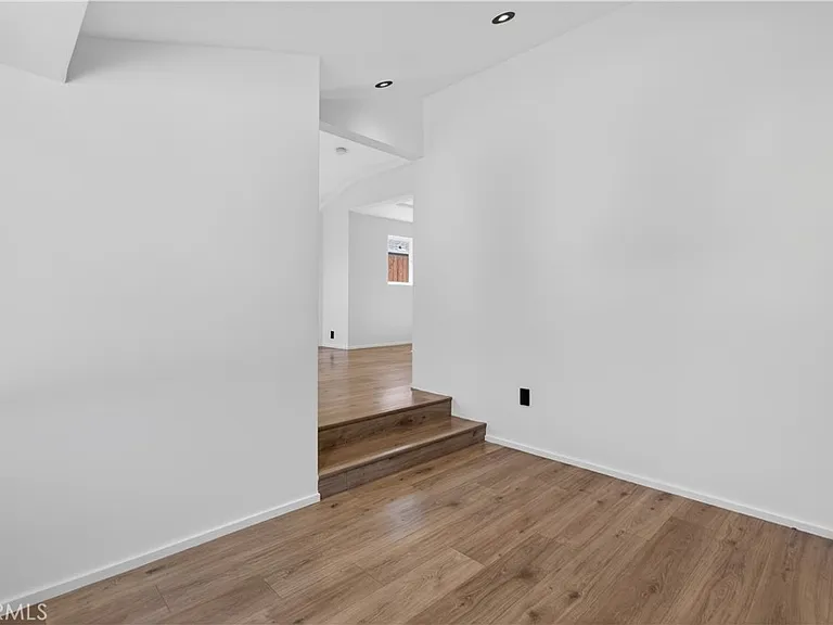 1713 W Alameda Ave — Photo 14