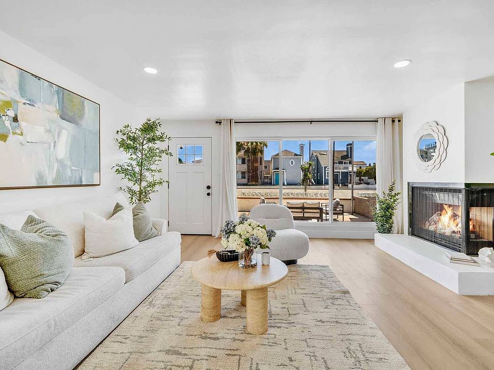 1st image of 920 W Balboa Blvd #920