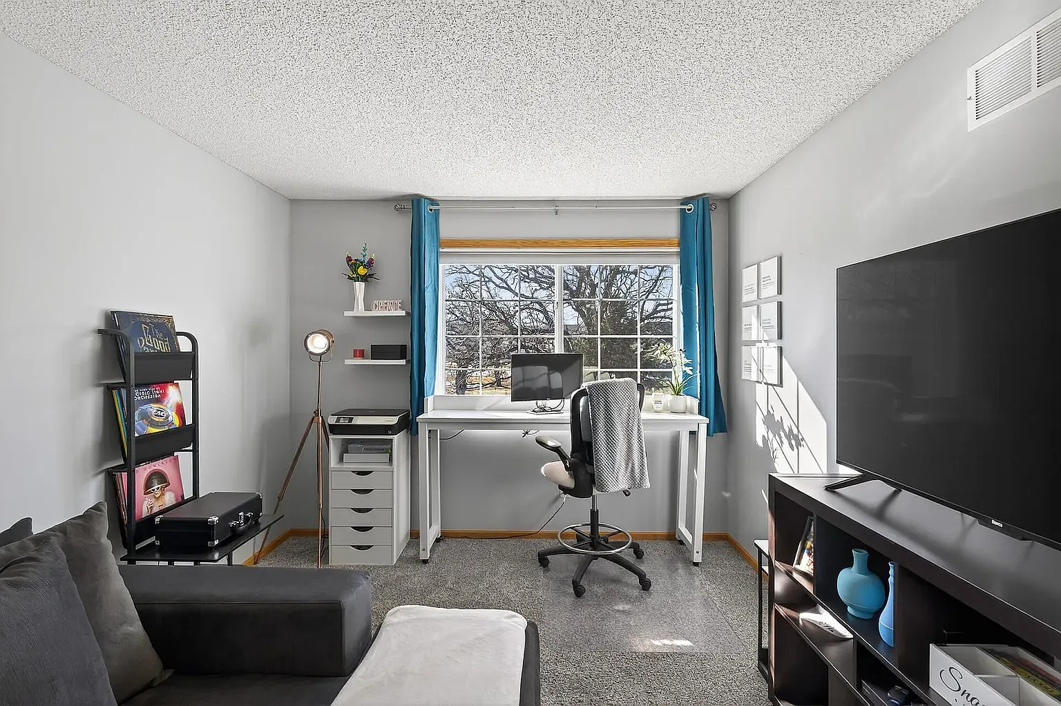 Grove Cir, Shakopee — Photo 2