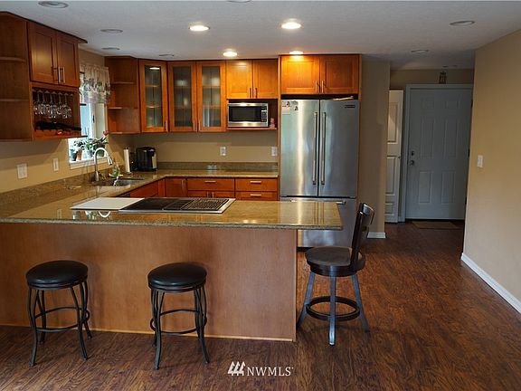 5th image of 1221 Smithson