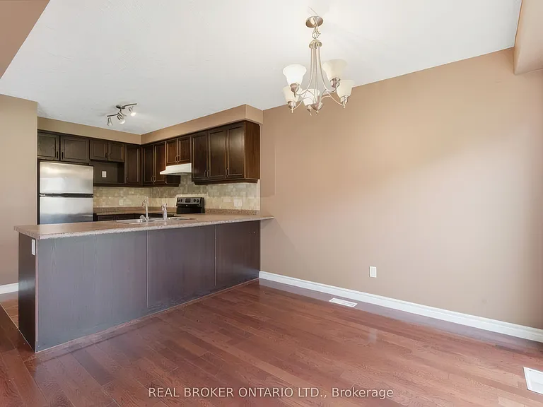 1047 Marquette Dr — Photo 8