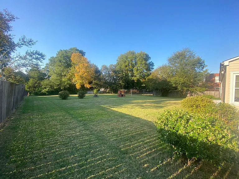 406 Winecoff School Rd — Photo 3
