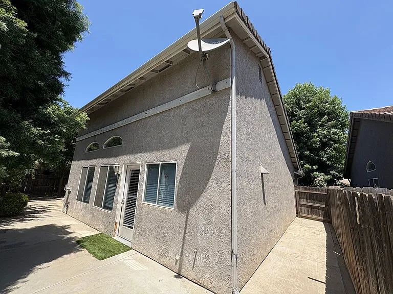 703 W Russell Ave — Photo 34