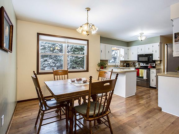 4th image of 2533 Appleton Dr NE