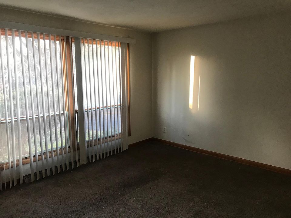 2nd image of 216 Rose Ave APT 4