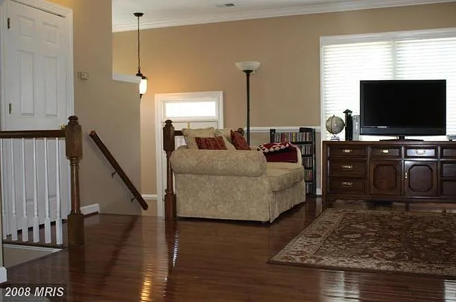 8018 Trevor Pl — Photo 2