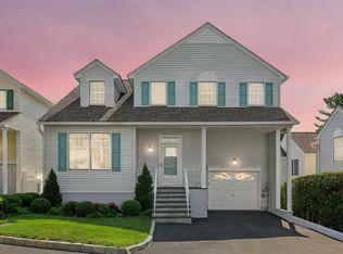 7 Lakeside Dr, Valhalla, NY 10595