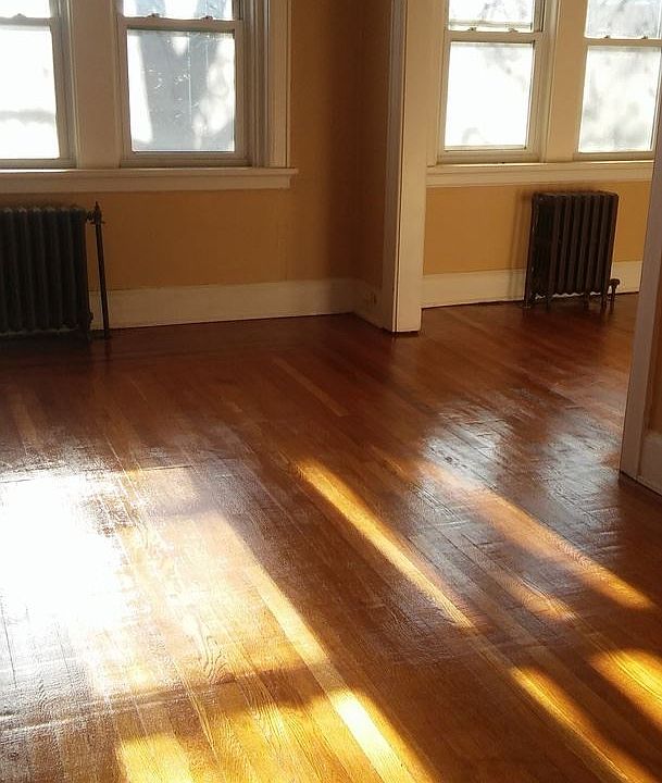 2nd image of 523 Oak St