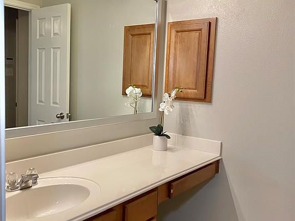 5th image of 1526 Village Townhome Dr
