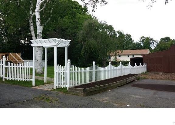 2nd image of 6 Meadowridge Dr
