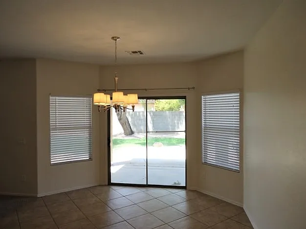 4 bed, 2.5 bath, 2882 sqft, $2,595 — Photo 4