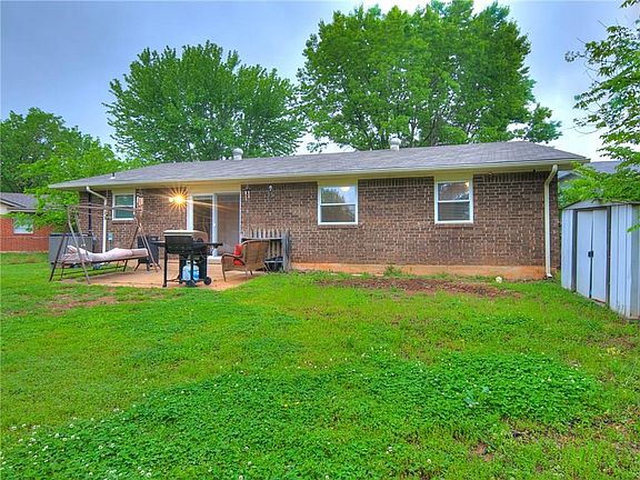 3rd image of 1610 Village Dr