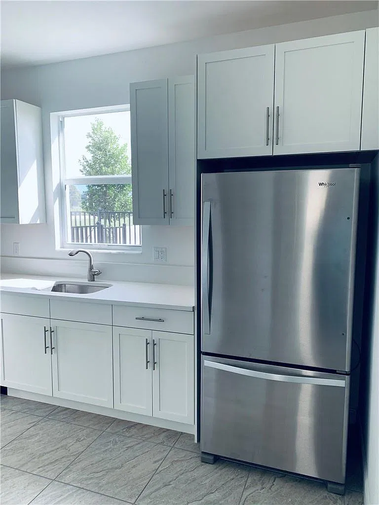 3 bed, 3.0 bath, 1734 sqft, $3,395 — Photo 3