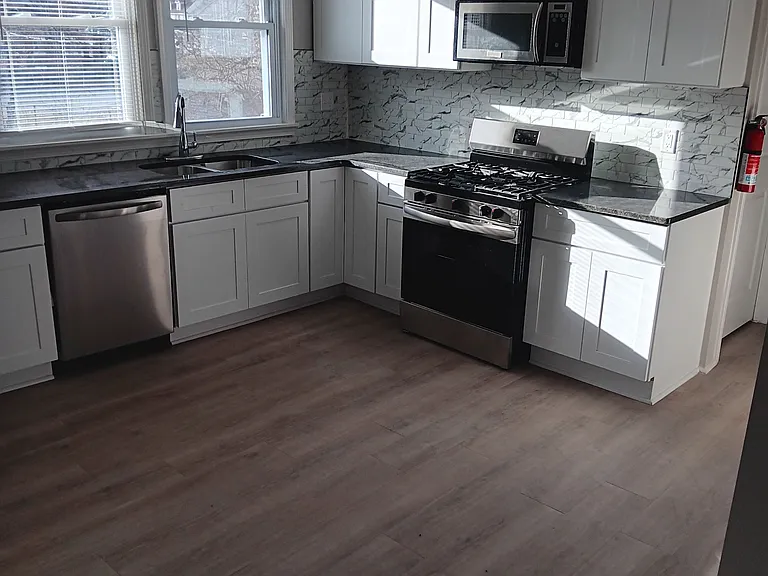 2060 Seward St #2 — Photo 6