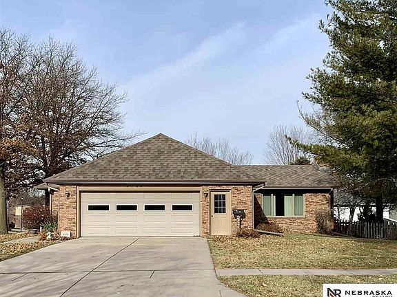 3rd image of 4100 Pinewood Ln