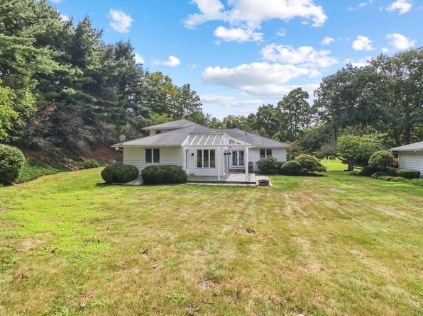 426 City Hill St, Naugatuck, CT 06770