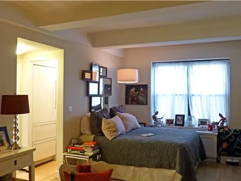 230 Riverside Dr #10M — Photo 2