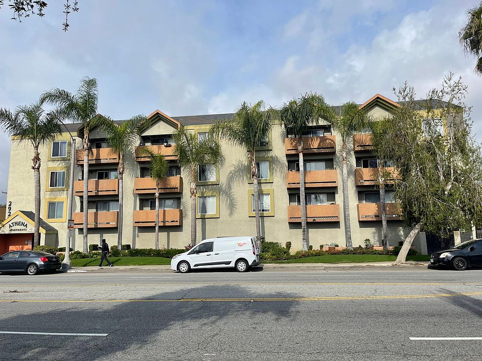 1st image of 2925 E 7th St #405