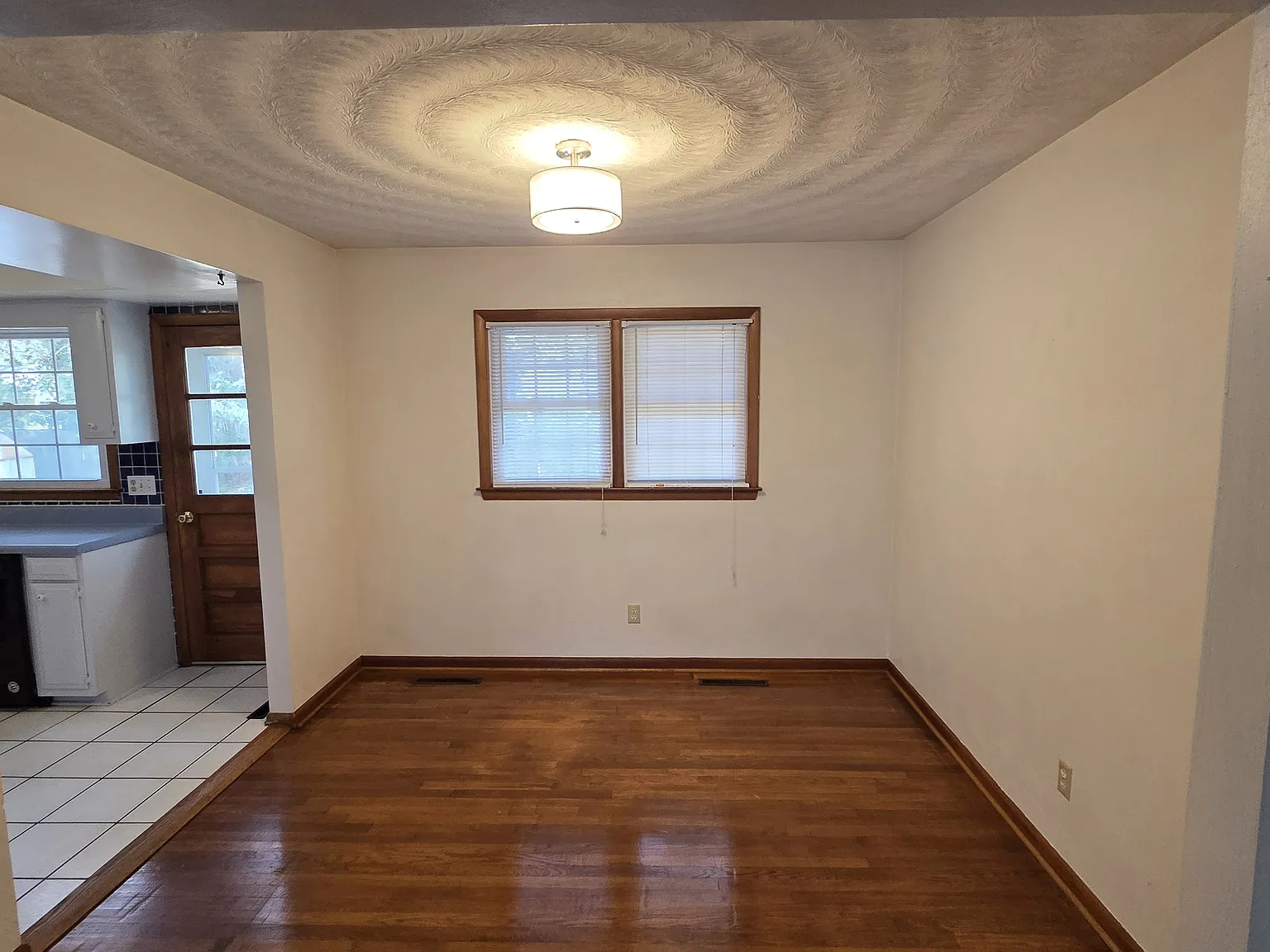 4 bed, 2.5 bath, 1738 sqft, $2,200 — Photo 3
