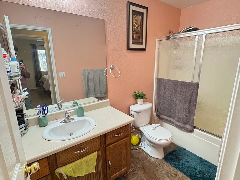 2226 N Vernal Ave — Photo 16