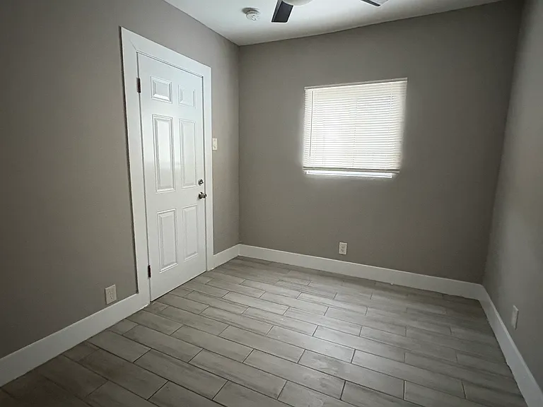 1136 Hoffman Ave #6 — Photo 1