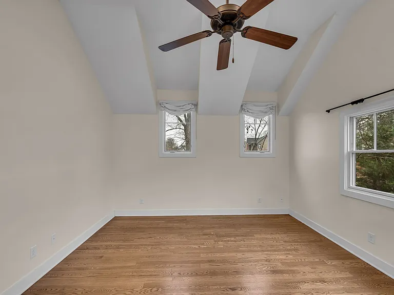 921 Hillview Hts — Photo 15