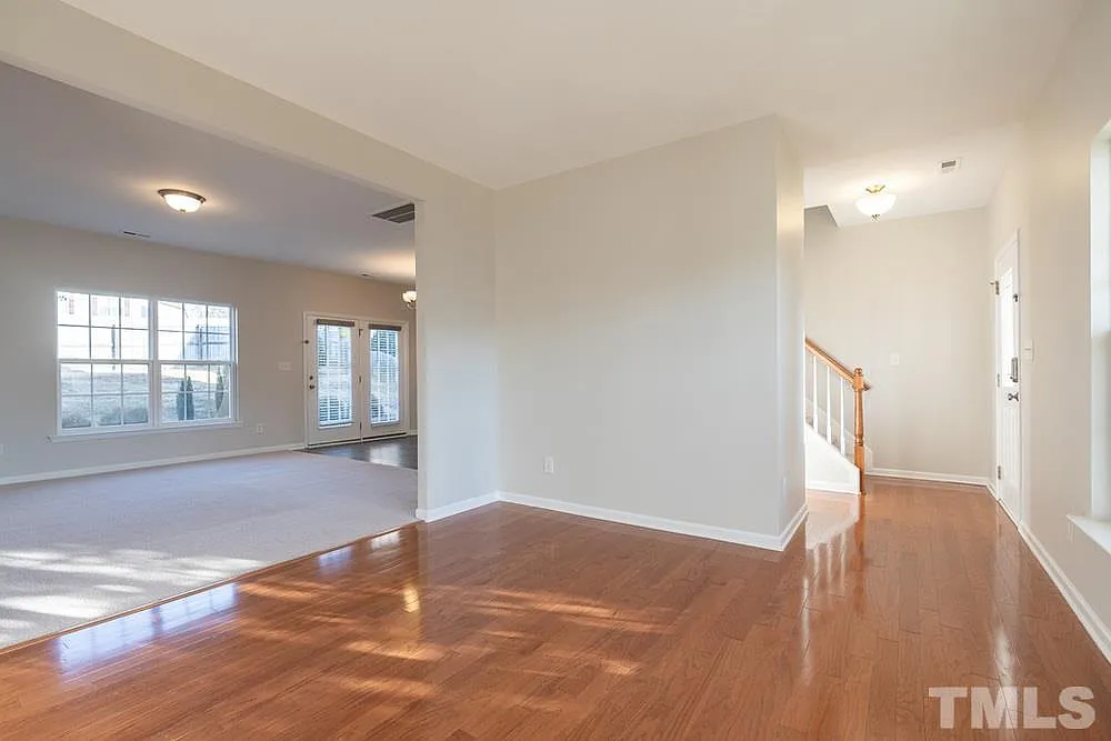 4 bed, 2.5 bath, 1900 sqft, $2,300 — Photo 2