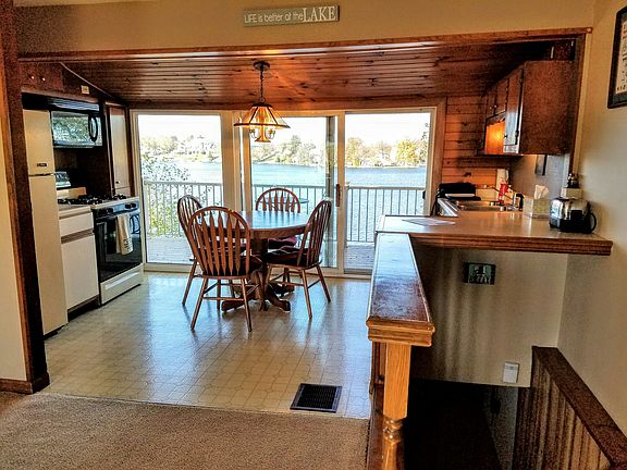 Kitchen dinette overlooking lake