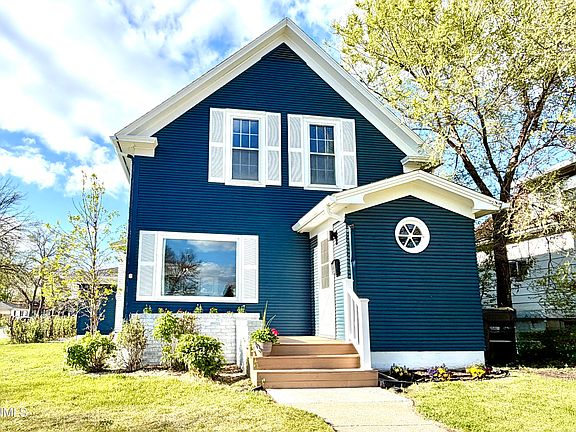 2nd image of 303 6th St NE