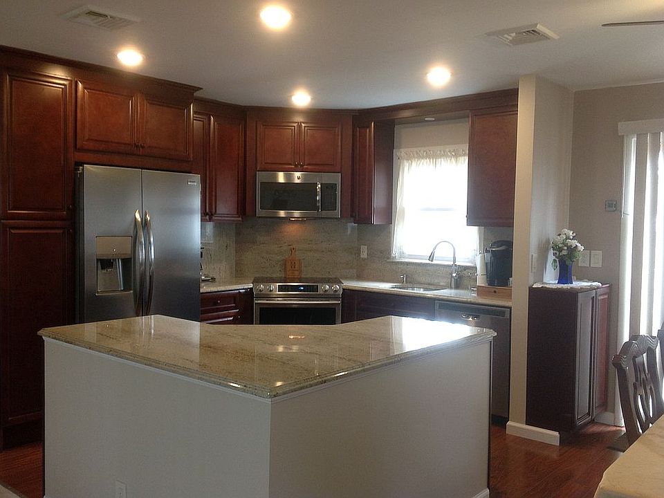 2nd image of 335 Dupont Ave