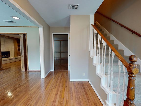 2nd image of 6003 Shadyside Ln