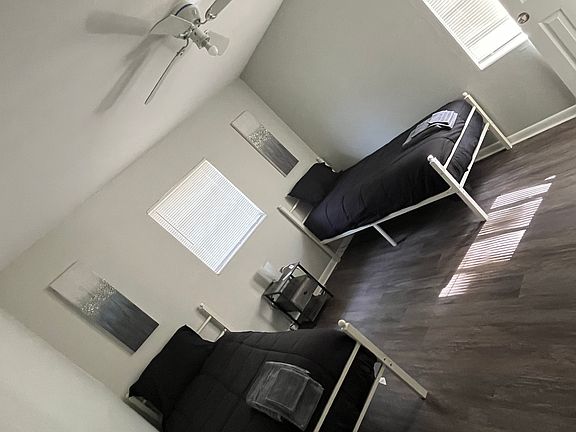 4th image of 3509 E Knollwood St