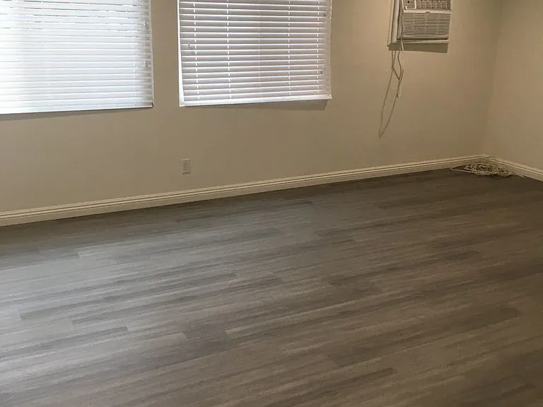 APT ROSEMEAD — Photo 12